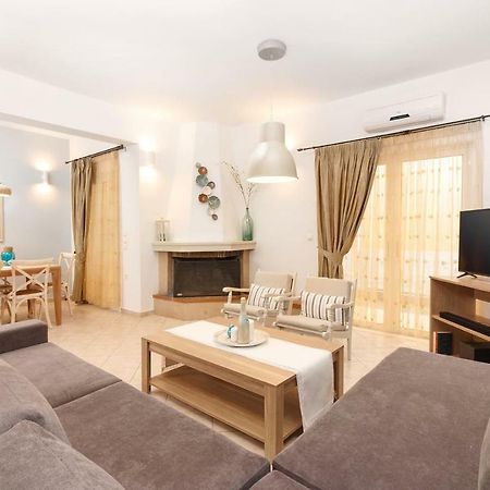 Charming And Comfy House Apartment Agia Marina  Exterior photo